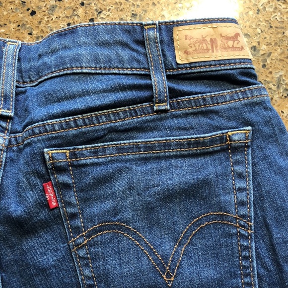 Levi’s Jean shorts - Picture 4 of 6